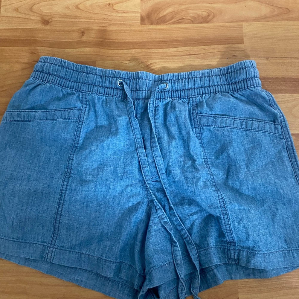 A bundle of 3 shorts all different styles - Picture 6 of 7